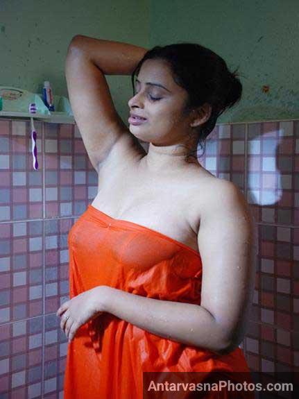 Sensual Images of Indian Woman Javeria