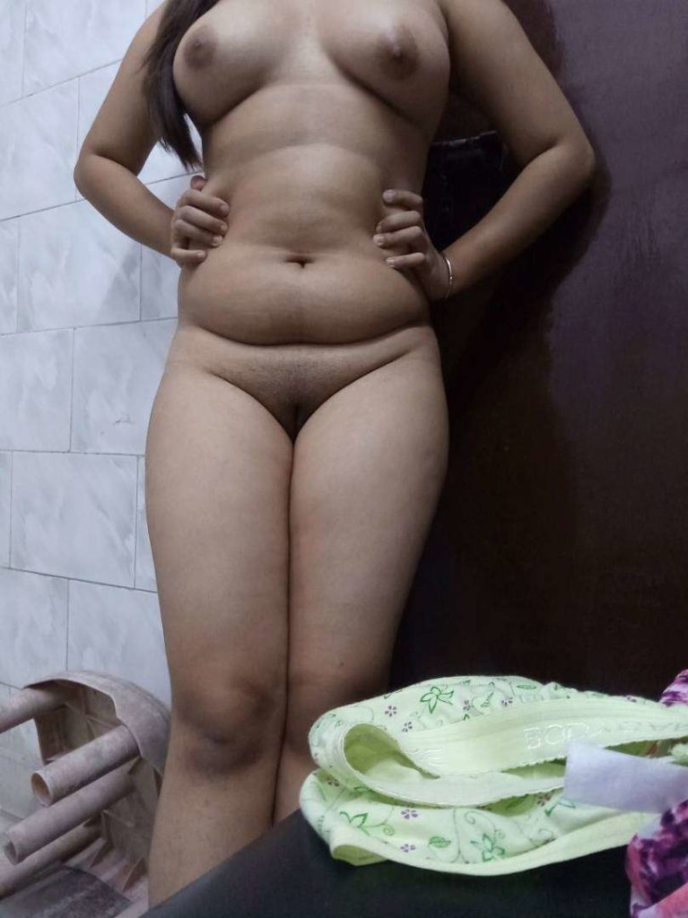 https://pub-5fcdf72a54cd4edbb03ec3edaa415a42.r2.dev/nakedleaks/sensual_images_of_indian_women's_intimate_moments/19.jpg