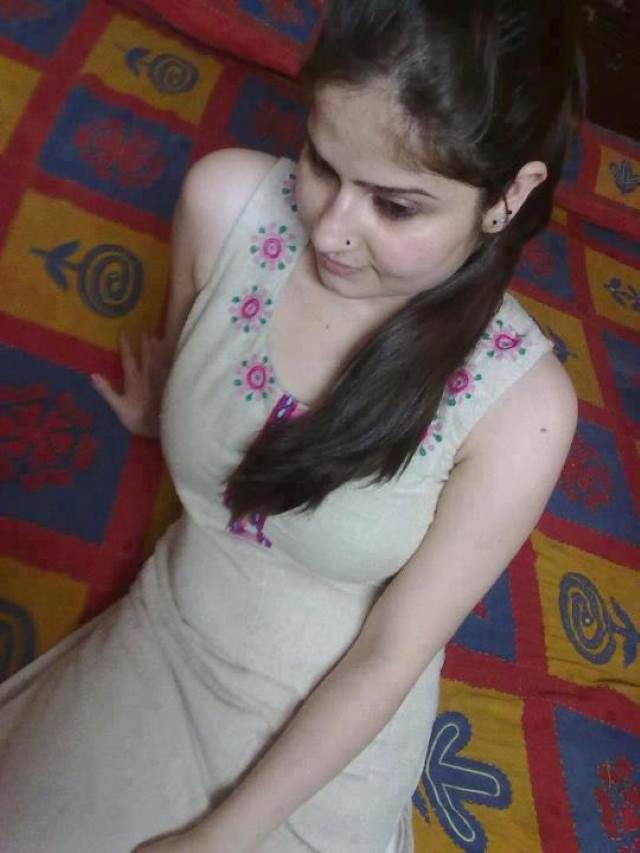 https://pub-5fcdf72a54cd4edbb03ec3edaa415a42.r2.dev/nakedleaks/sensual_images_of_indian_women's_intimate_moments/2.jpg