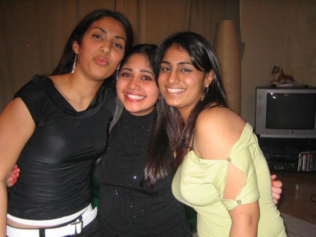 https://pub-5fcdf72a54cd4edbb03ec3edaa415a42.r2.dev/nakedleaks/sensual_images_of_indian_women's_intimate_moments/4.jpg