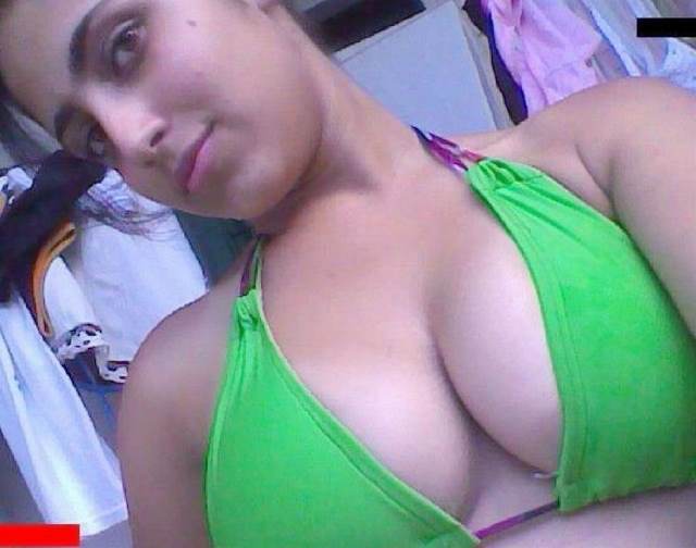 https://pub-5fcdf72a54cd4edbb03ec3edaa415a42.r2.dev/nakedleaks/sensual_images_of_indian_women's_intimate_moments/6.jpg