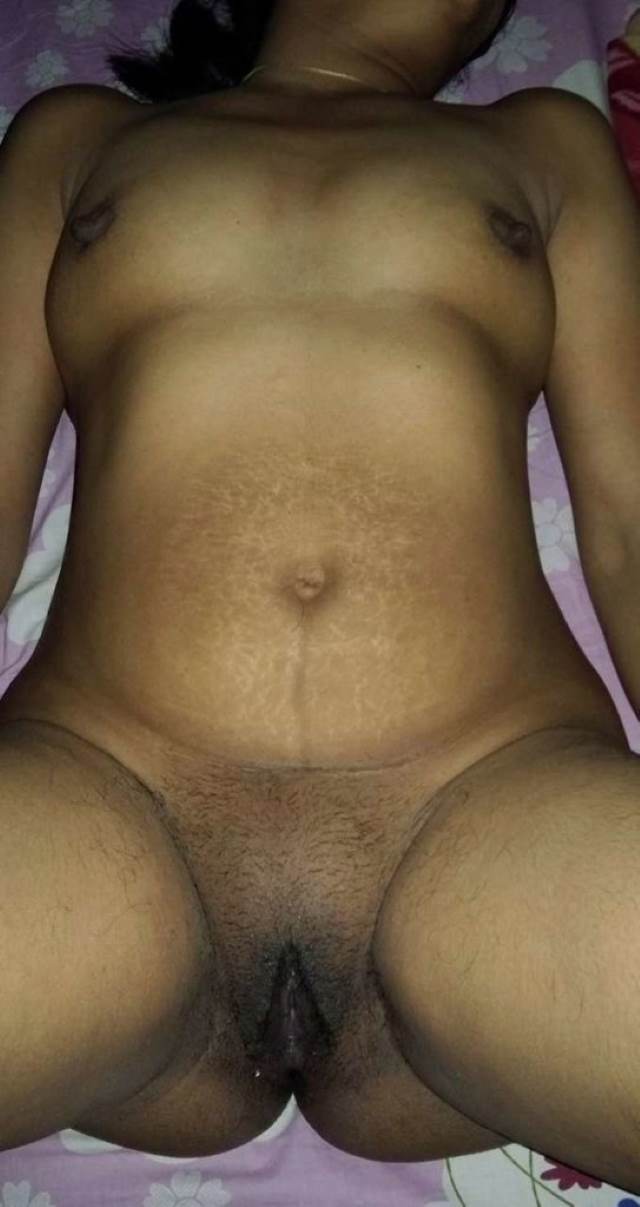 https://pub-5fcdf72a54cd4edbb03ec3edaa415a42.r2.dev/nakedleaks/sensual_images_of_indian_women's_intimate_moments/9.jpg