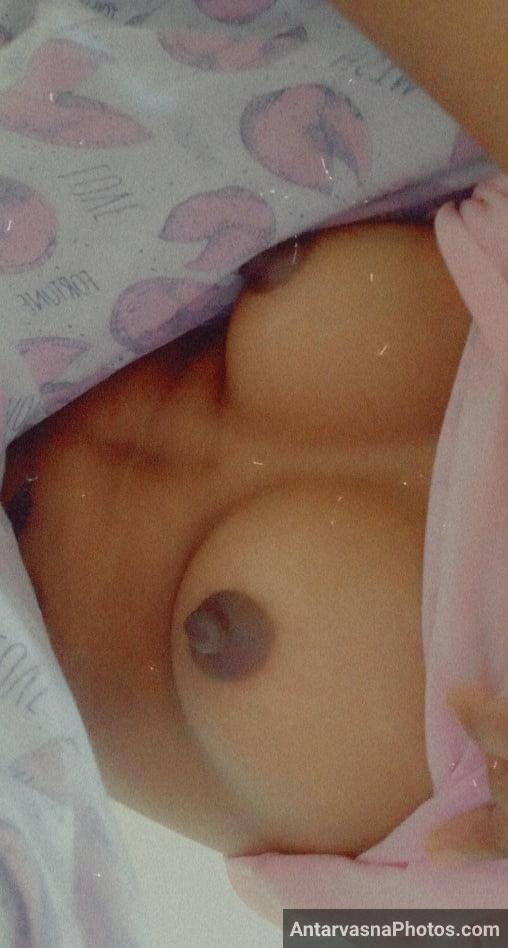 https://pub-5fcdf72a54cd4edbb03ec3edaa415a42.r2.dev/nakedleaks/sensual_images_of_kannada_college_girl's_dark_nipples_and_boobs/3.jpg