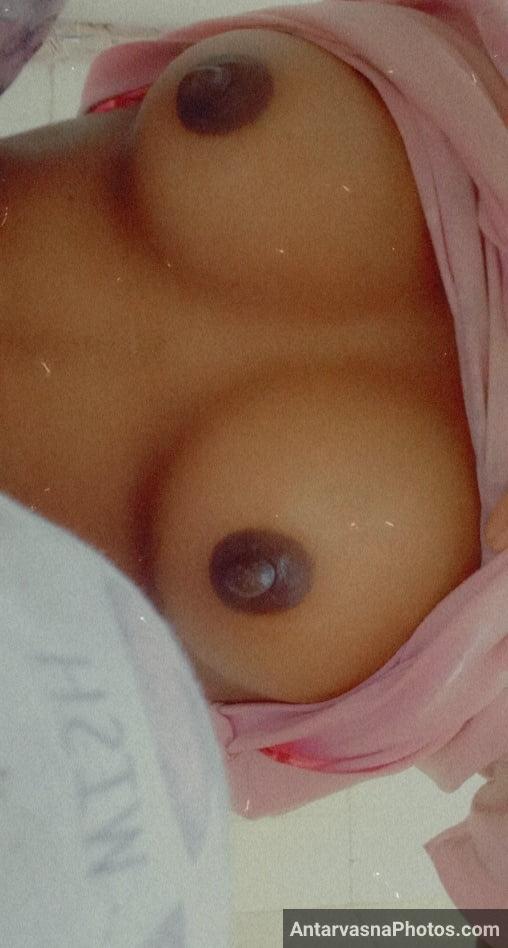 https://pub-5fcdf72a54cd4edbb03ec3edaa415a42.r2.dev/nakedleaks/sensual_images_of_kannada_college_girl's_dark_nipples_and_boobs/4.jpg