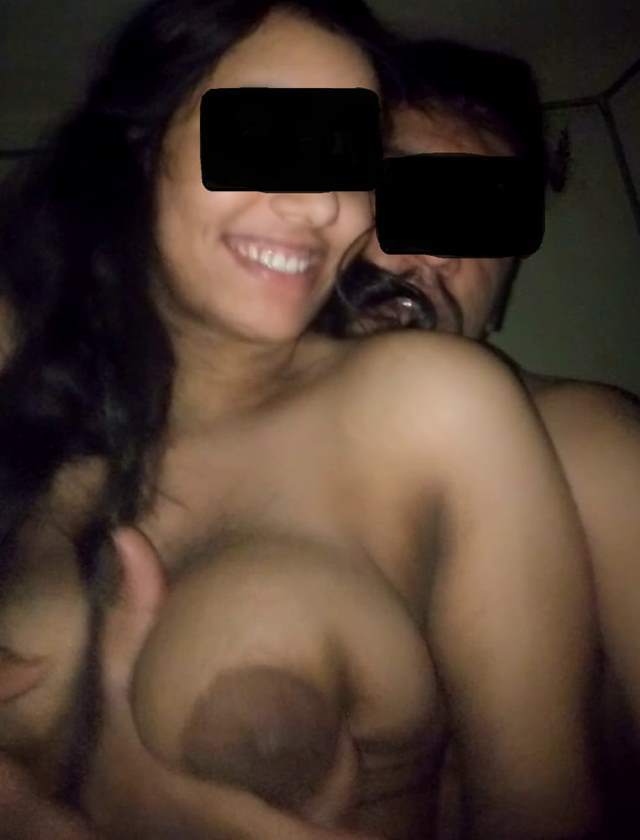 https://pub-5fcdf72a54cd4edbb03ec3edaa415a42.r2.dev/nakedleaks/sensual_images_of_kavya_in_intimate_moments/18.jpg