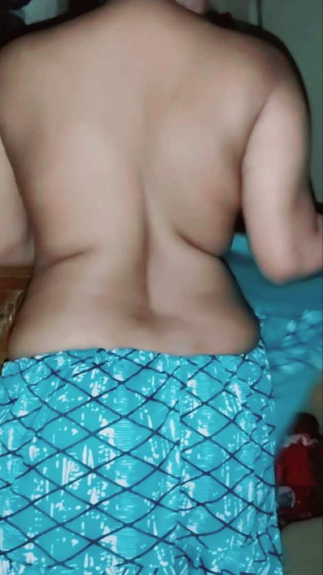 https://pub-5fcdf72a54cd4edbb03ec3edaa415a42.r2.dev/nakedleaks/sensual_images_of_kavya_in_intimate_moments/2.jpg