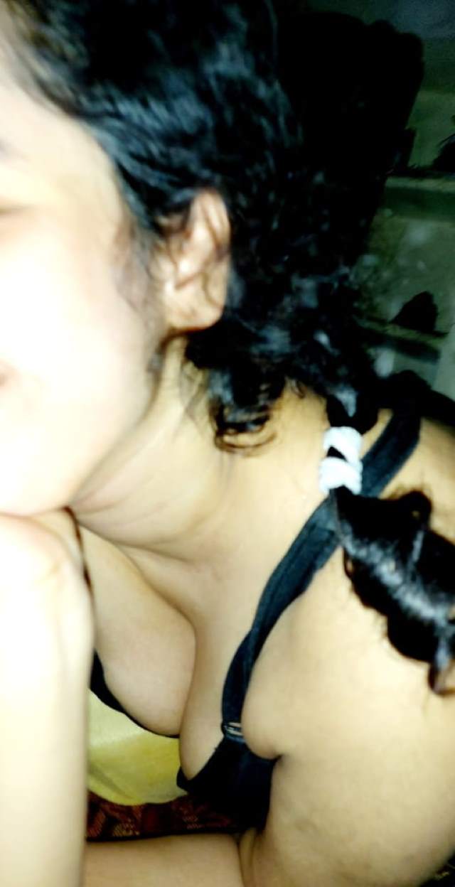https://pub-5fcdf72a54cd4edbb03ec3edaa415a42.r2.dev/nakedleaks/sensual_images_of_kavya_in_intimate_moments/24.jpg