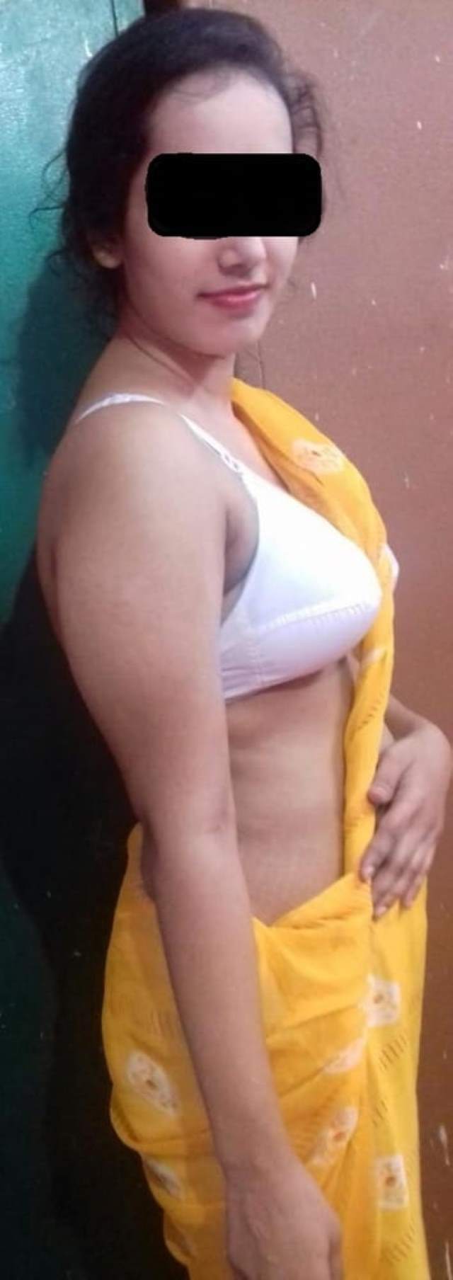https://pub-5fcdf72a54cd4edbb03ec3edaa415a42.r2.dev/nakedleaks/sensual_images_of_kavya_in_intimate_moments/6.jpg