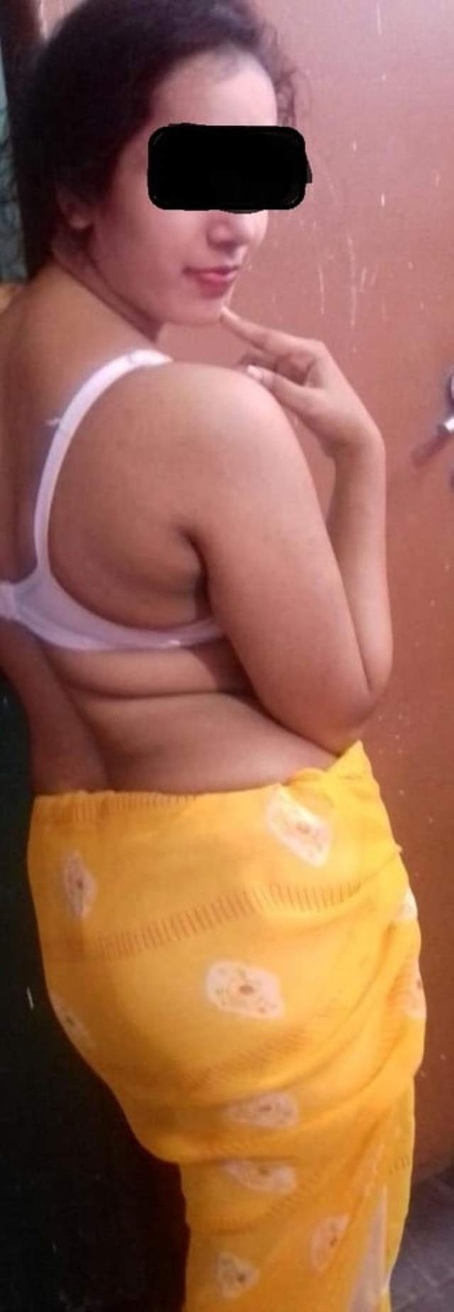 https://pub-5fcdf72a54cd4edbb03ec3edaa415a42.r2.dev/nakedleaks/sensual_images_of_kavya_in_intimate_moments/9.jpg