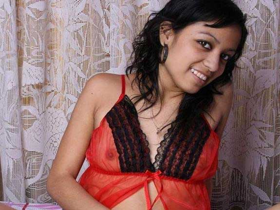 https://pub-5fcdf72a54cd4edbb03ec3edaa415a42.r2.dev/nakedleaks/sensual_images_of_priya,_an_indian_beauty/0.jpg