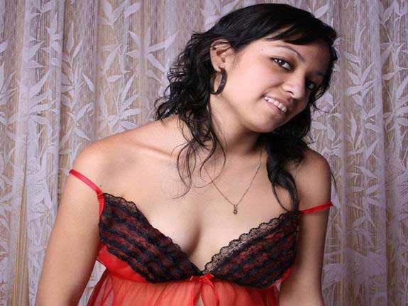 https://pub-5fcdf72a54cd4edbb03ec3edaa415a42.r2.dev/nakedleaks/sensual_images_of_priya,_an_indian_beauty/1.jpg