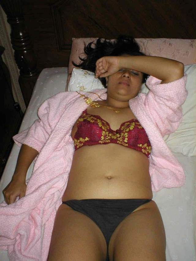 https://pub-5fcdf72a54cd4edbb03ec3edaa415a42.r2.dev/nakedleaks/sensual_indian_aunt's_desi_intimate_picture/0.jpg