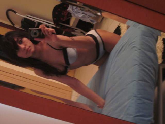 https://pub-5fcdf72a54cd4edbb03ec3edaa415a42.r2.dev/nakedleaks/sensual_indian_aunt's_desi_intimate_picture/11.jpg