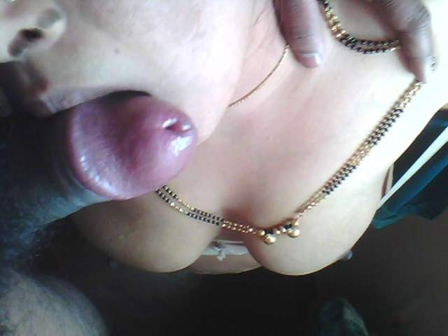 https://pub-5fcdf72a54cd4edbb03ec3edaa415a42.r2.dev/nakedleaks/sensual_indian_aunt's_desi_intimate_picture/23.jpg