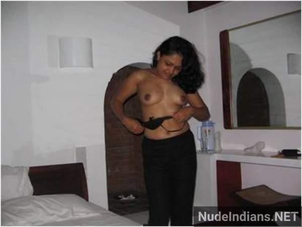 https://pub-5fcdf72a54cd4edbb03ec3edaa415a42.r2.dev/nakedleaks/sensual_indian_aunties_reveal_all_in_xxx_hindi_images/4.jpg