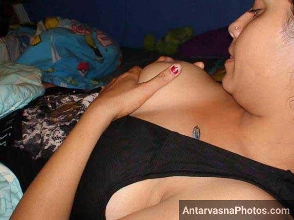 https://pub-5fcdf72a54cd4edbb03ec3edaa415a42.r2.dev/nakedleaks/sensual_indian_aunty_flaunting_her_large_breasts/0.jpg
