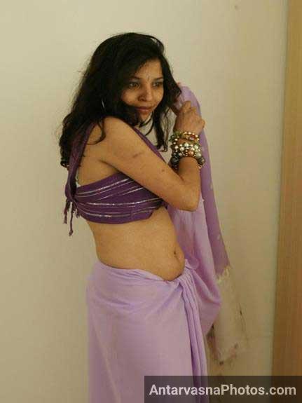 https://pub-5fcdf72a54cd4edbb03ec3edaa415a42.r2.dev/nakedleaks/sensual_indian_aunty_in_saree_captured_in_photos/1.jpg