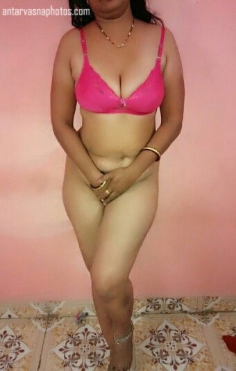 https://pub-5fcdf72a54cd4edbb03ec3edaa415a42.r2.dev/nakedleaks/sensual_indian_bhabhi_pari's_captivating_imagery/6.jpg