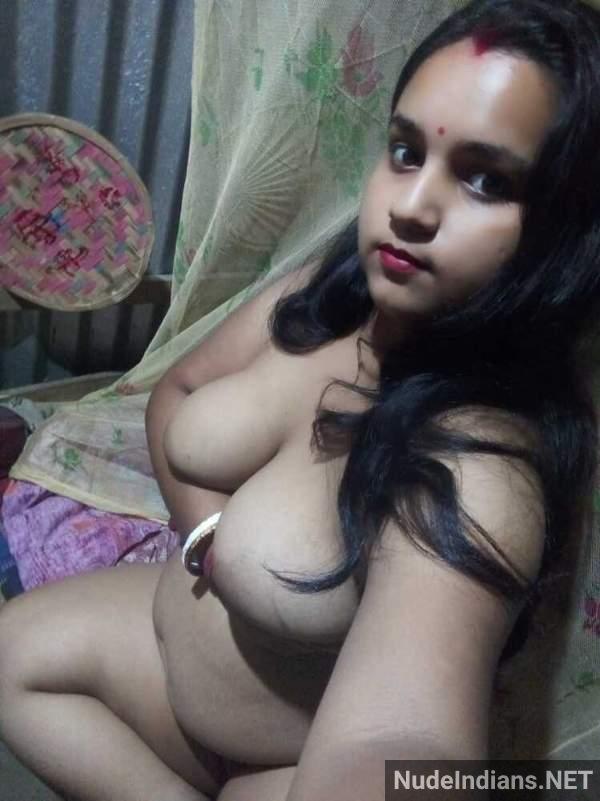 https://pub-5fcdf72a54cd4edbb03ec3edaa415a42.r2.dev/nakedleaks/sensual_indian_bhabi's_nude_photos_with_desi_flair/30.jpg