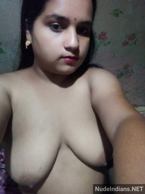 https://pub-5fcdf72a54cd4edbb03ec3edaa415a42.r2.dev/nakedleaks/sensual_indian_bhabi's_nude_photos_with_desi_flair/6.jpg