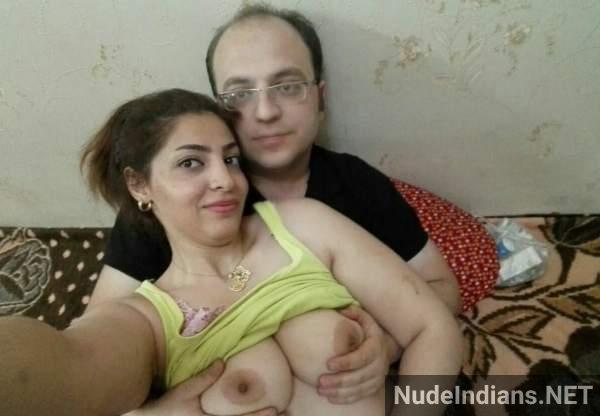 https://pub-5fcdf72a54cd4edbb03ec3edaa415a42.r2.dev/nakedleaks/sensual_indian_couple's_intimate_moments_captured_in_photos/18.jpg