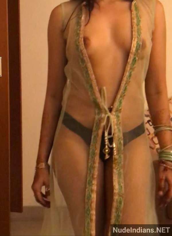 https://pub-5fcdf72a54cd4edbb03ec3edaa415a42.r2.dev/nakedleaks/sensual_indian_girls'_nude_boobs_in_erotic_photo_collection/43.jpg