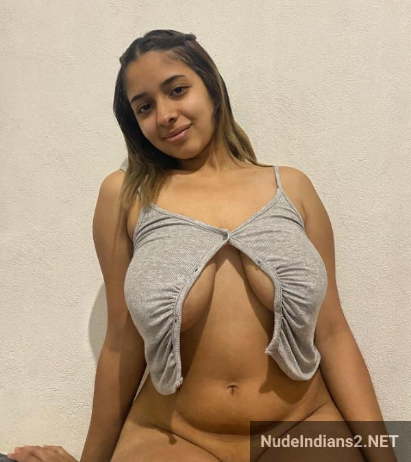 https://pub-5fcdf72a54cd4edbb03ec3edaa415a42.r2.dev/nakedleaks/sensual_indian_nri_nisha_tantalizing_with_her_body_on_camera/45.jpg