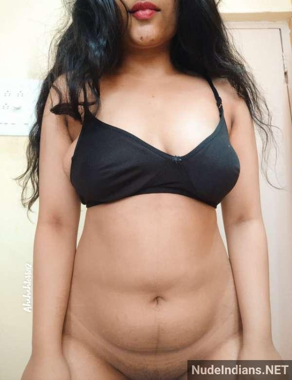 https://pub-5fcdf72a54cd4edbb03ec3edaa415a42.r2.dev/nakedleaks/sensual_indian_snapshots_of_kerala_ladies_and_cam_performers/15.jpg