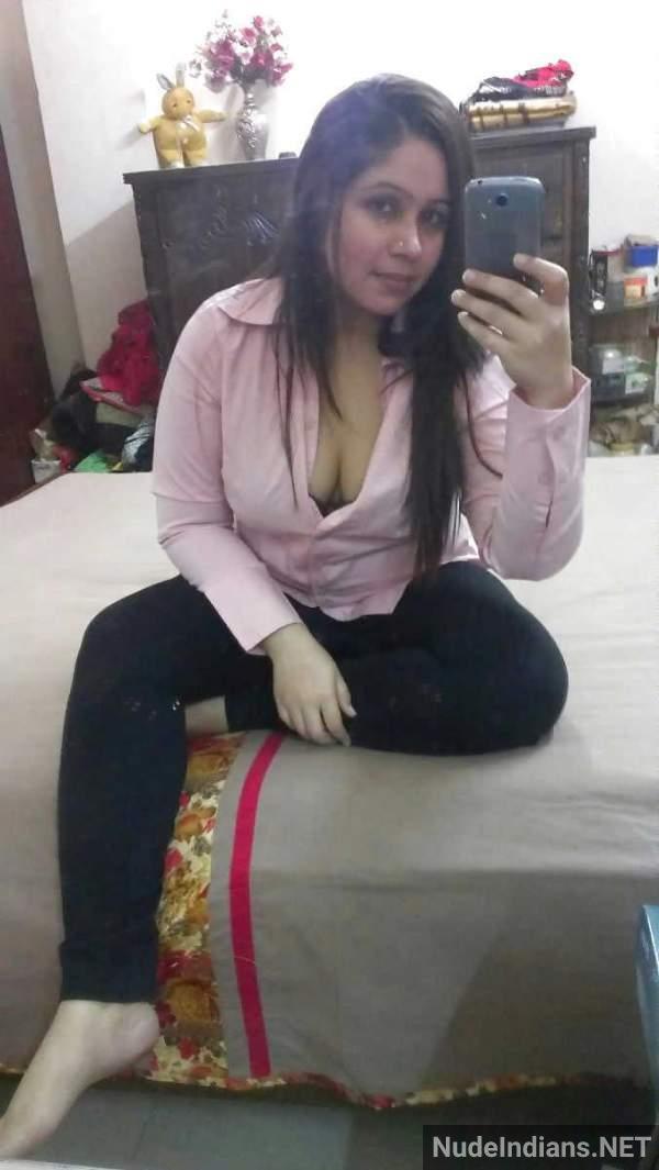 https://pub-5fcdf72a54cd4edbb03ec3edaa415a42.r2.dev/nakedleaks/sensual_indian_spouses'_pre-sex_nude_snapshots/40.jpg