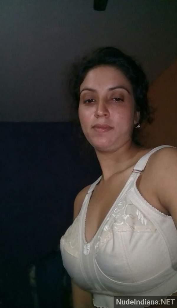 https://pub-5fcdf72a54cd4edbb03ec3edaa415a42.r2.dev/nakedleaks/sensual_indian_spouses'_pre-sex_nude_snapshots/6.jpg