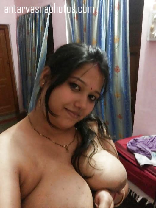 https://pub-5fcdf72a54cd4edbb03ec3edaa415a42.r2.dev/nakedleaks/sensual_indian_wife_showcasing_desi_big_bosom_pictures/4.jpg
