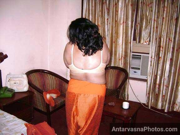 https://pub-5fcdf72a54cd4edbb03ec3edaa415a42.r2.dev/nakedleaks/sensual_indian_woman_intimate_photo_gallery/3.jpg