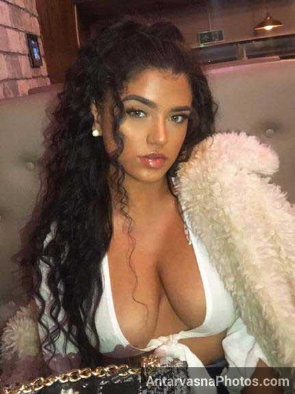 https://pub-5fcdf72a54cd4edbb03ec3edaa415a42.r2.dev/nakedleaks/sensual_indian_women_indulge_in_intimate_moments/0.jpg