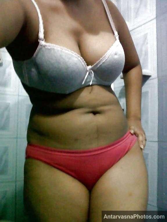 https://pub-5fcdf72a54cd4edbb03ec3edaa415a42.r2.dev/nakedleaks/sensual_kannada_bhabhi's_alluring_photo_collection/10.jpg