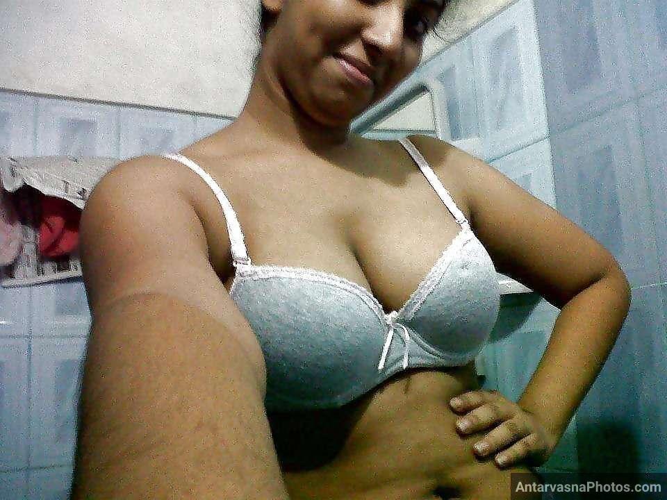 https://pub-5fcdf72a54cd4edbb03ec3edaa415a42.r2.dev/nakedleaks/sensual_kannada_bhabhi's_alluring_photo_collection/11.jpg