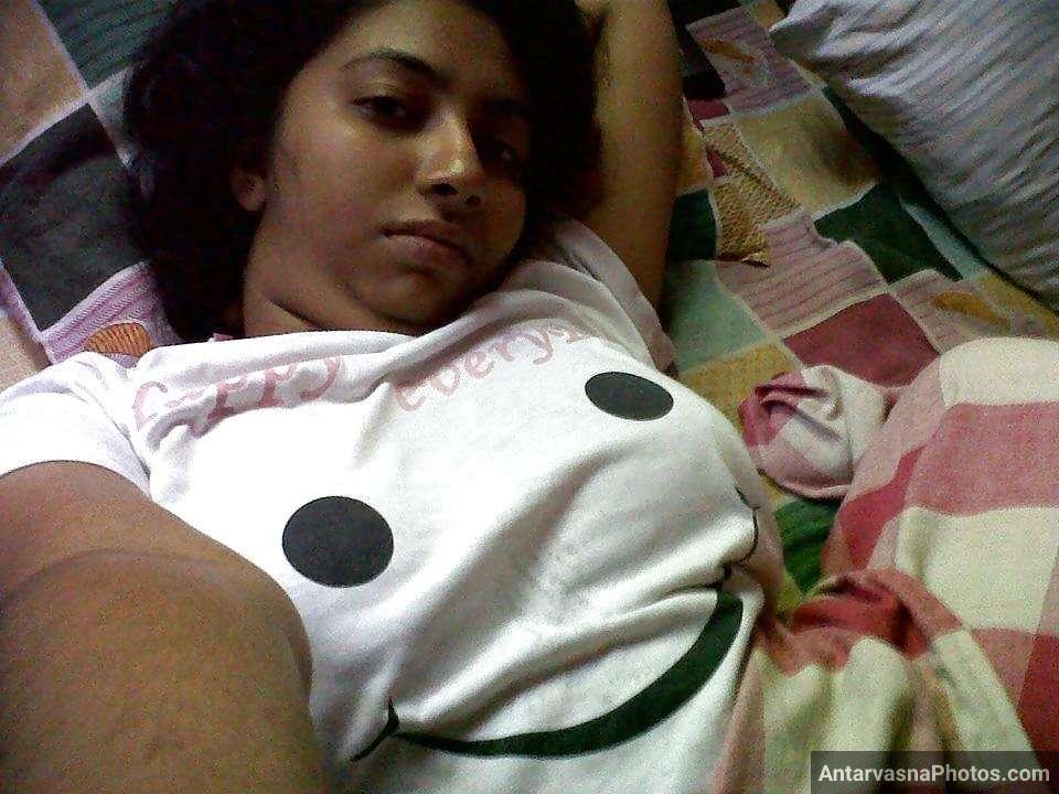 https://pub-5fcdf72a54cd4edbb03ec3edaa415a42.r2.dev/nakedleaks/sensual_kannada_bhabhi's_alluring_photo_collection/17.jpg
