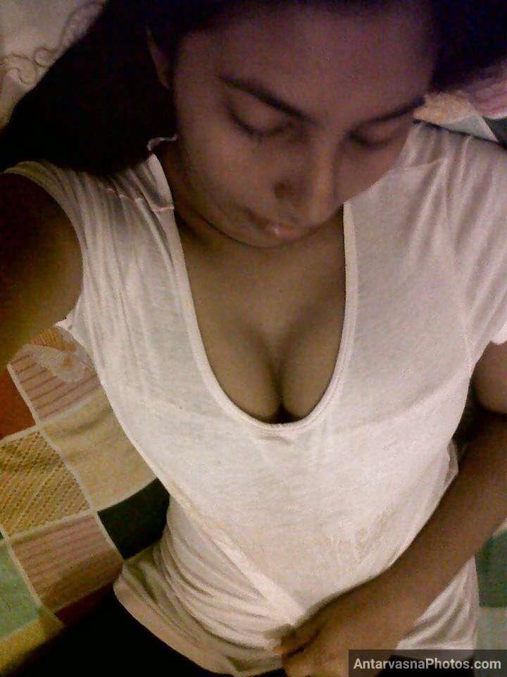 https://pub-5fcdf72a54cd4edbb03ec3edaa415a42.r2.dev/nakedleaks/sensual_kannada_bhabhi's_alluring_photo_collection/19.jpg