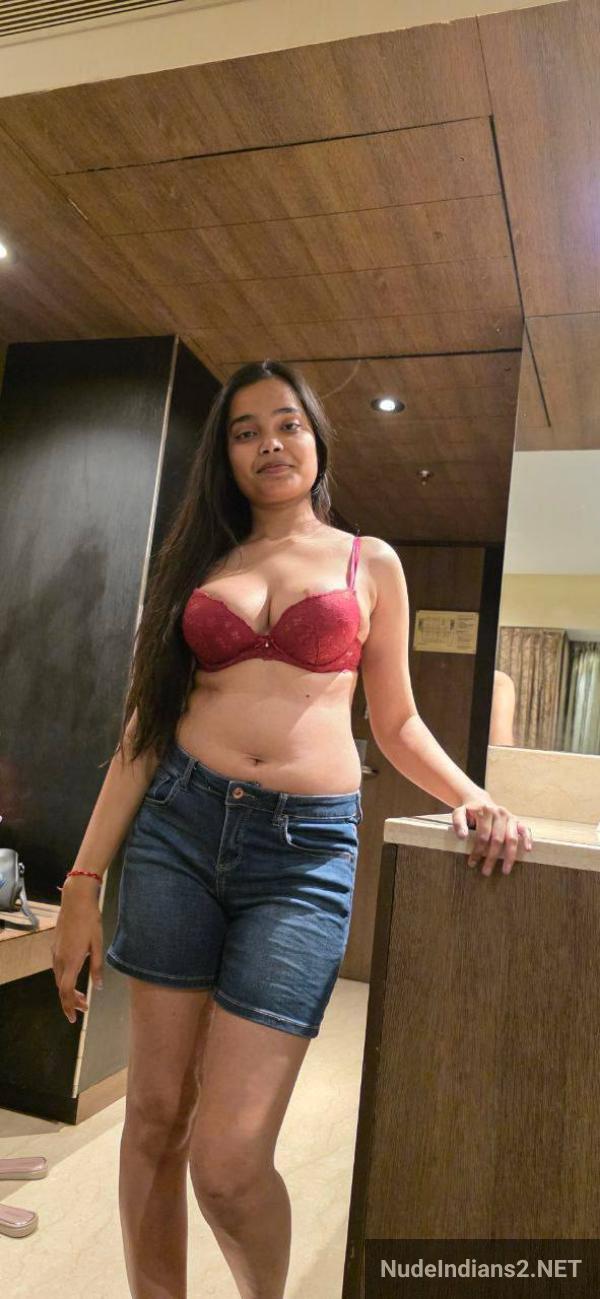https://pub-5fcdf72a54cd4edbb03ec3edaa415a42.r2.dev/nakedleaks/sensual_kanpur_babe_payal_tiwari_flaunts_her_busty_figure_to_brother-in-law/2.jpg