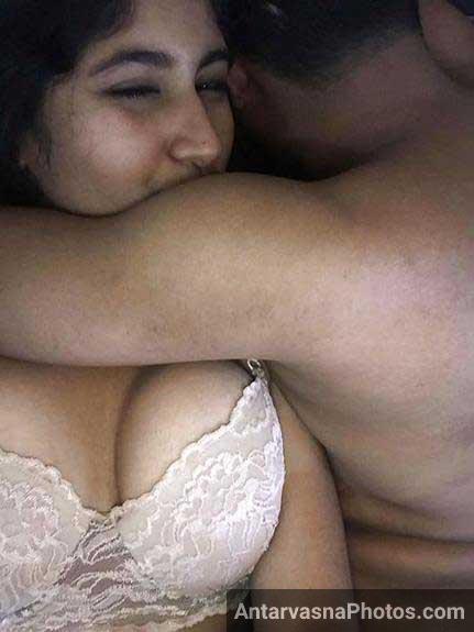 https://pub-5fcdf72a54cd4edbb03ec3edaa415a42.r2.dev/nakedleaks/sensual_live_performance_by_indian_couple/3.jpg