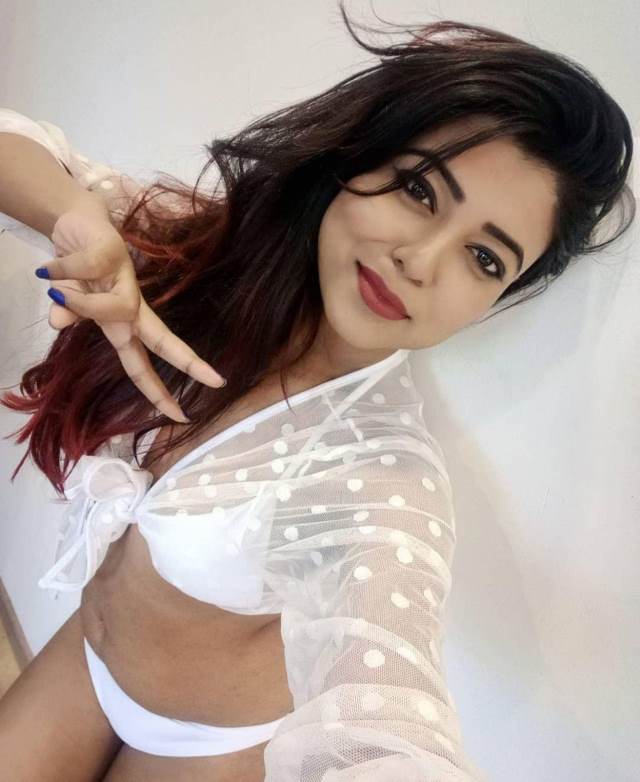 https://pub-5fcdf72a54cd4edbb03ec3edaa415a42.r2.dev/nakedleaks/sensual_model_enjoys_nude_boobs_licking_photos/0.jpg