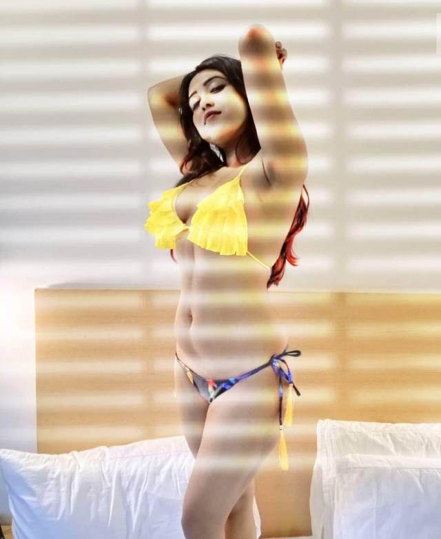https://pub-5fcdf72a54cd4edbb03ec3edaa415a42.r2.dev/nakedleaks/sensual_model_enjoys_nude_boobs_licking_photos/15.jpg