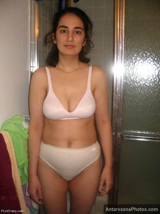 https://pub-5fcdf72a54cd4edbb03ec3edaa415a42.r2.dev/nakedleaks/sensual_nude_photos_of_indian_girls_in_erotic_setting/8.jpg