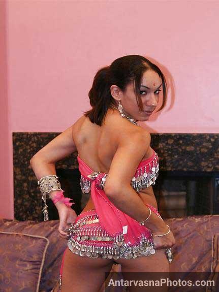 https://pub-5fcdf72a54cd4edbb03ec3edaa415a42.r2.dev/nakedleaks/sensual_nude_pictures_of_randi's_youthful_beauty/1.jpg