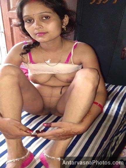 https://pub-5fcdf72a54cd4edbb03ec3edaa415a42.r2.dev/nakedleaks/sensual_photo_of_desi_shabnam_bhabhi/2.jpg