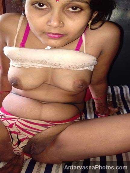https://pub-5fcdf72a54cd4edbb03ec3edaa415a42.r2.dev/nakedleaks/sensual_photo_of_desi_shabnam_bhabhi/3.jpg