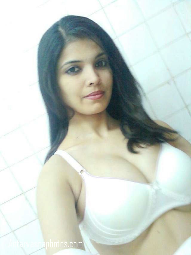 https://pub-5fcdf72a54cd4edbb03ec3edaa415a42.r2.dev/nakedleaks/sensual_photos_of_bhabhi's_juicy_bosom_for_devar/1.jpg