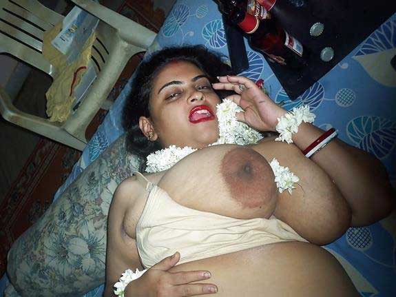 https://pub-5fcdf72a54cd4edbb03ec3edaa415a42.r2.dev/nakedleaks/sensual_photos_of_bold_punjabi_aunties/2.jpg