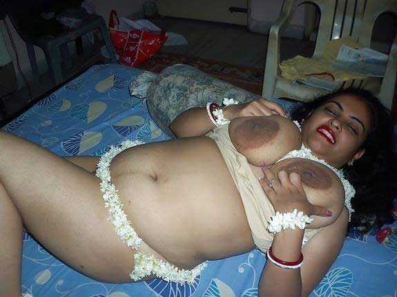 https://pub-5fcdf72a54cd4edbb03ec3edaa415a42.r2.dev/nakedleaks/sensual_photos_of_bold_punjabi_aunties/4.jpg