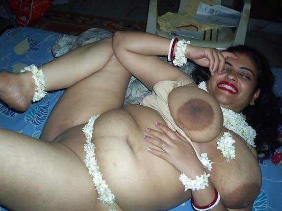 https://pub-5fcdf72a54cd4edbb03ec3edaa415a42.r2.dev/nakedleaks/sensual_photos_of_bold_punjabi_aunties/5.jpg
