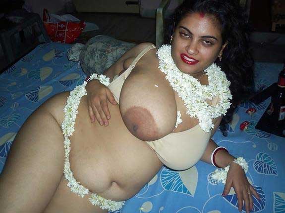 Sensual Photos of Bold Punjabi Aunties